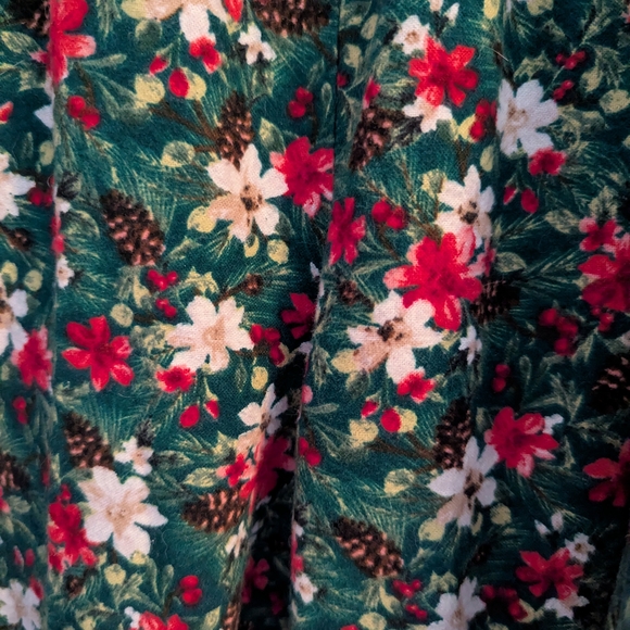 Floral Pinecone Pajamas Set - Picture 7 of 9